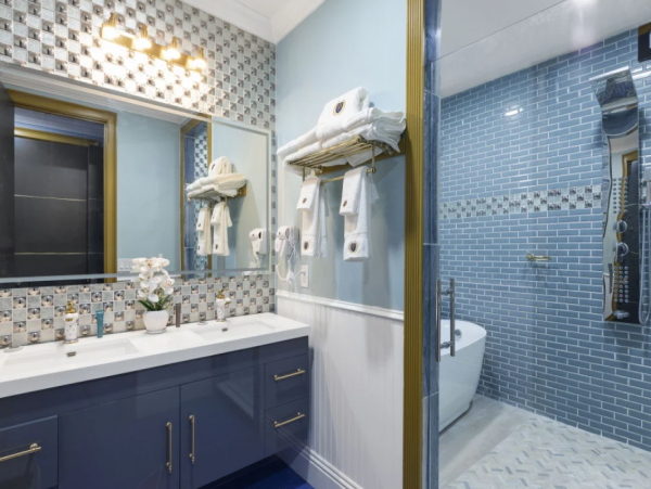 Spacious Davenport Villa: Bowling, Pool, and 20 Bedrooms