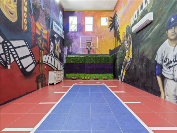 Spacious Davenport Villa: Bowling, Pool, and 20 Bedrooms