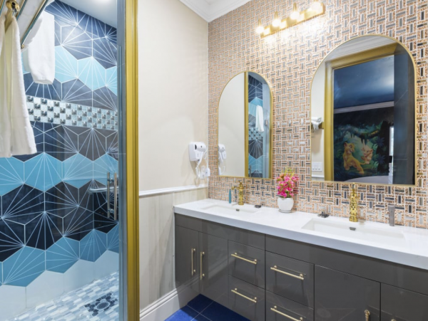 Spacious Davenport Villa: Bowling, Pool, and 20 Bedrooms