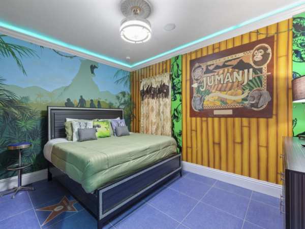 Spacious Davenport Villa: Bowling, Pool, and 20 Bedrooms
