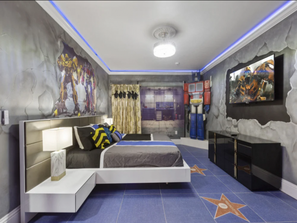 Spacious Davenport Villa: Bowling, Pool, and 20 Bedrooms