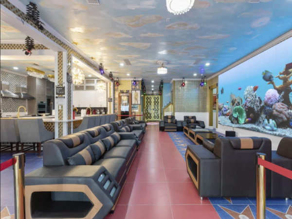 Spacious Davenport Villa: Bowling, Pool, and 20 Bedrooms
