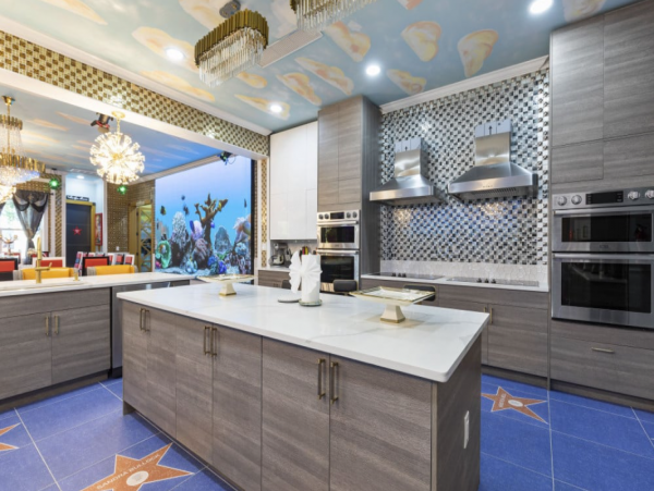Spacious Davenport Villa: Bowling, Pool, and 20 Bedrooms
