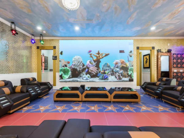 Spacious Davenport Villa: Bowling, Pool, and 20 Bedrooms