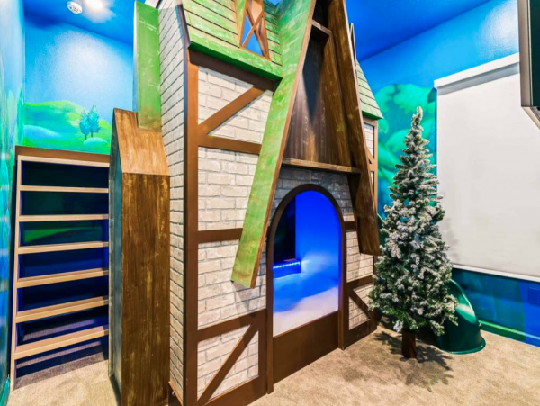 Incredible 11-Bdm Home in Orlando Luxury & Entertainment!