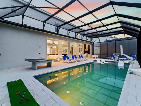 Luxury Eleven Bedroom Vacation Home in Orlando