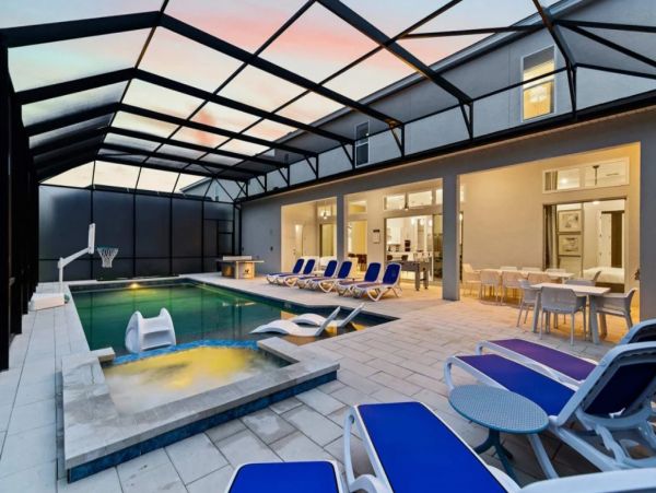 Luxury Eleven Bedroom Vacation Home in Orlando
