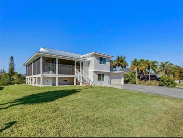 Three Bedroom Modern Home With Pool And Spa