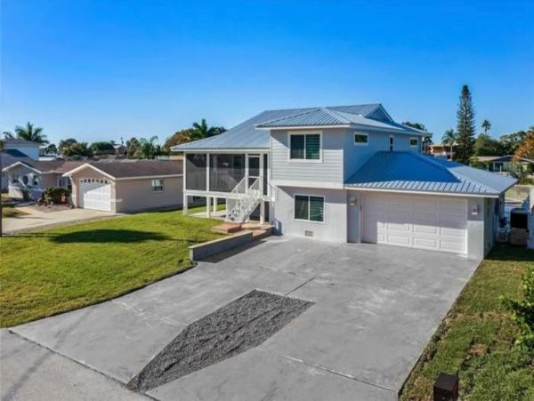 Three Bedroom Modern Home With Pool And Spa