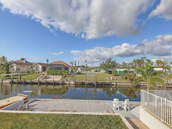 Three Bedroom Modern Home With Pool And Spa