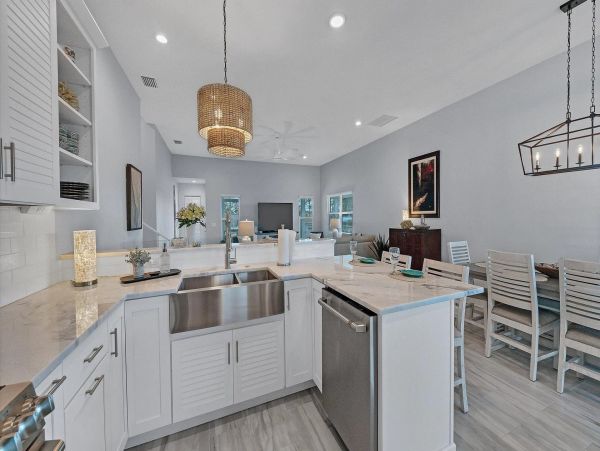 Three Bedroom Modern Home With Pool And Spa