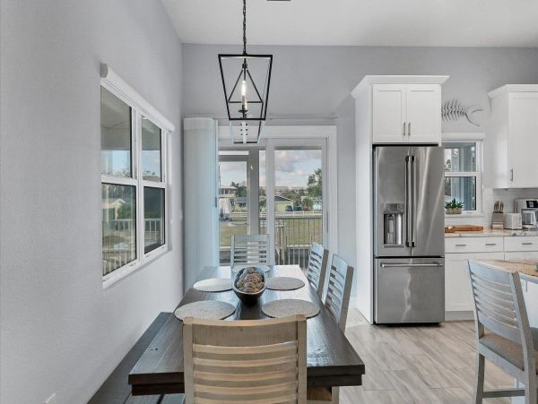 Three Bedroom Modern Home With Pool And Spa