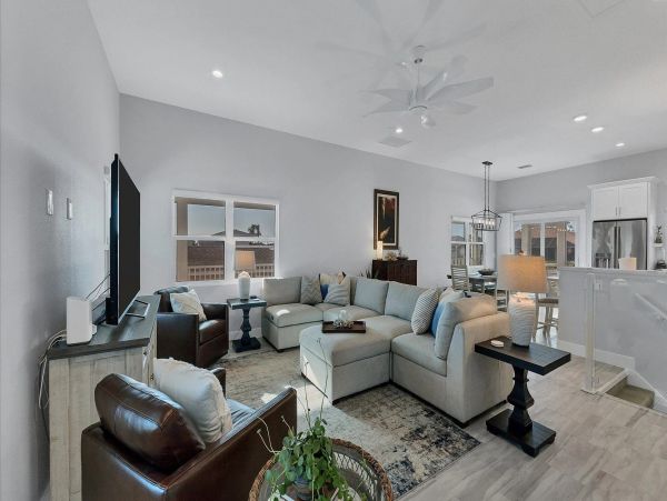 Three Bedroom Modern Home With Pool And Spa