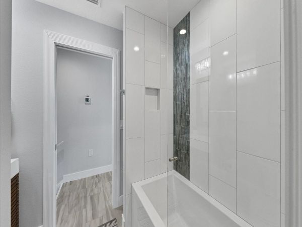 Three Bedroom Modern Home With Pool And Spa