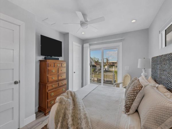 Three Bedroom Modern Home With Pool And Spa