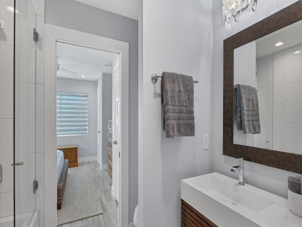 Three Bedroom Modern Home With Pool And Spa