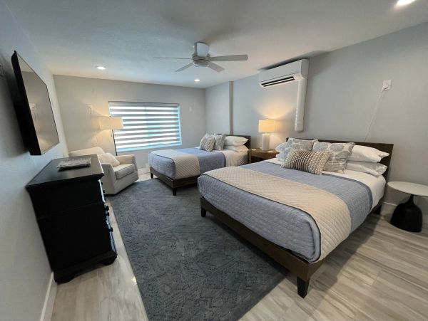 Three Bedroom Modern Home With Pool And Spa