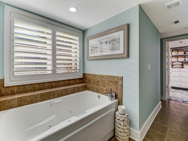 Luxury Amelia Island Vacation Rental 6-Bedroom Oceanfront Home with Pool & Rooftop Deck