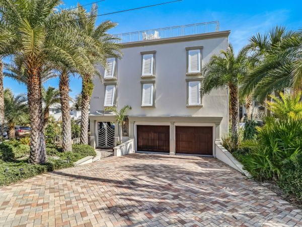Luxury Amelia Island Vacation Rental 6-Bedroom Oceanfront Home with Pool & Rooftop Deck