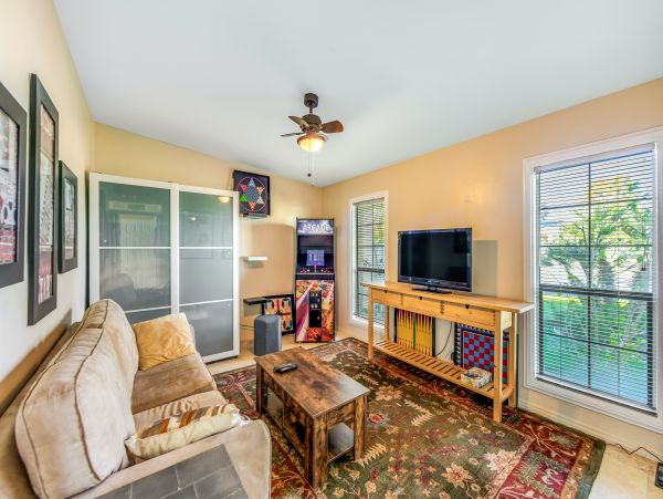 Mountain View Stylish Home With Private Pool and Hot Tub