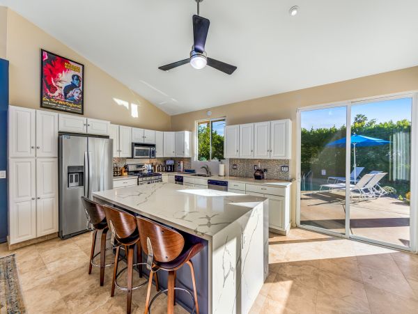 Mountain View Stylish Home With Private Pool and Hot Tub