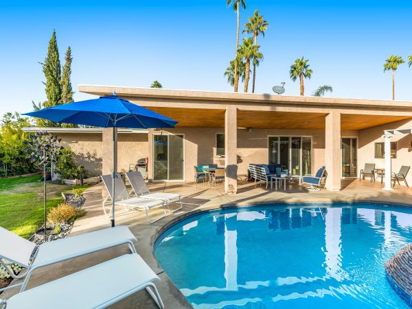 Mountain View Stylish Home With Private Pool and Hot Tub