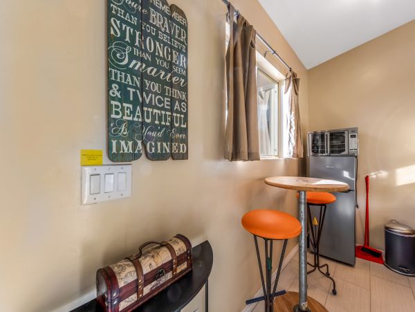 Mountain View Stylish Home With Private Pool and Hot Tub