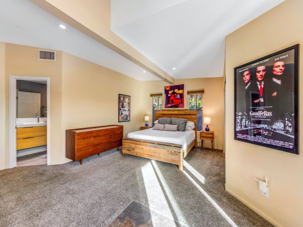 Mountain View Stylish Home With Private Pool and Hot Tub