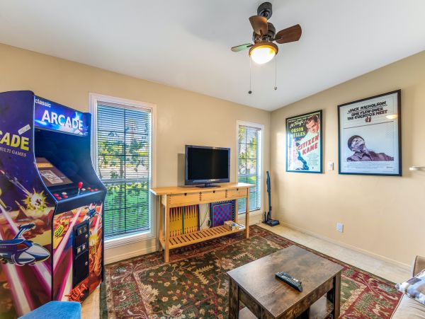 Mountain View Stylish Home With Private Pool and Hot Tub