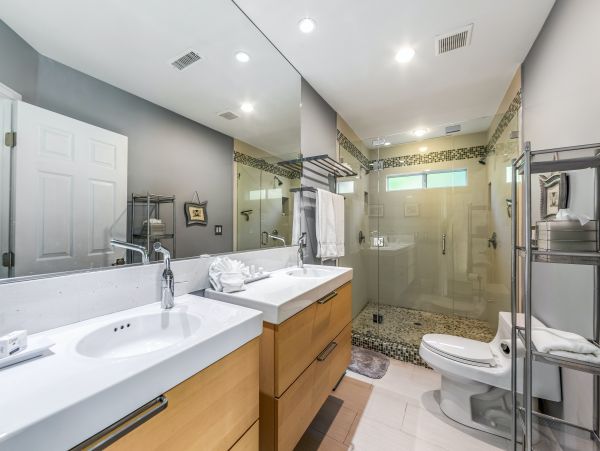 Mountain View Stylish Home With Private Pool and Hot Tub