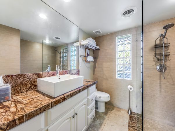 Mountain View Stylish Home With Private Pool and Hot Tub