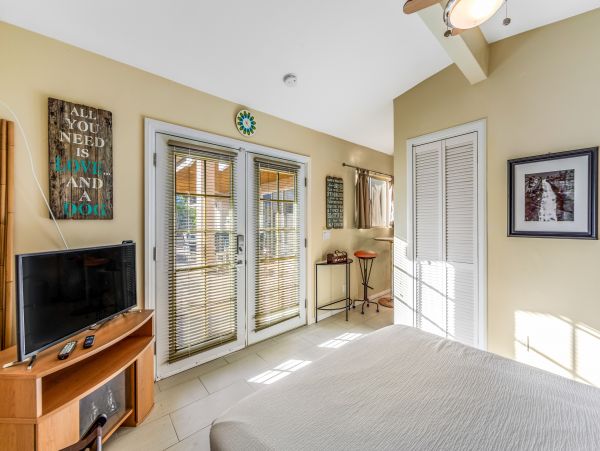 Mountain View Stylish Home With Private Pool and Hot Tub