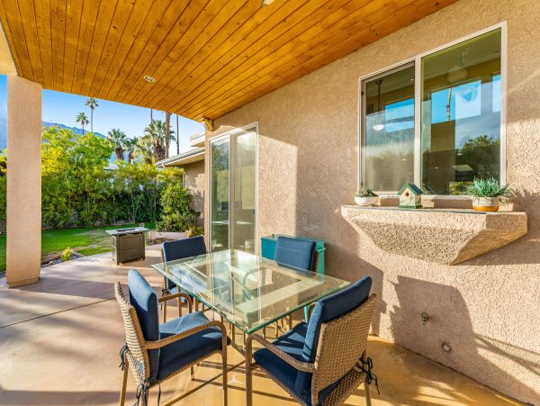 Mountain View Stylish Home With Private Pool and Hot Tub
