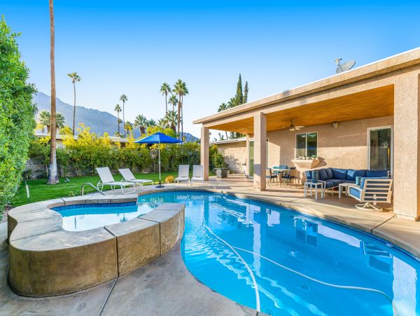 Mountain View Stylish Home With Private Pool and Hot Tub