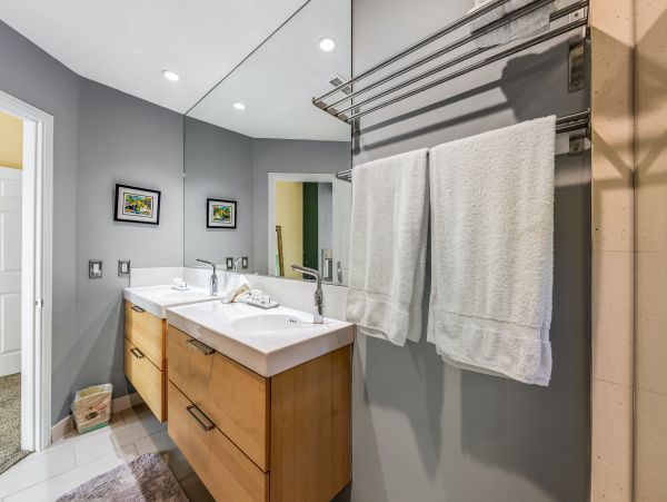 Mountain View Stylish Home With Private Pool and Hot Tub