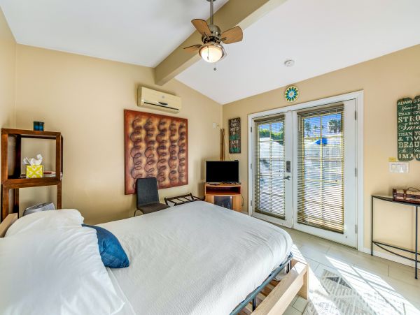 Mountain View Stylish Home With Private Pool and Hot Tub