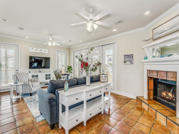 Confortable Pensacola Beach Home with Five Bedroom