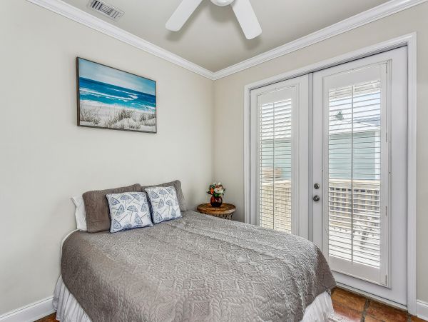 Confortable Pensacola Beach Home with Five Bedroom