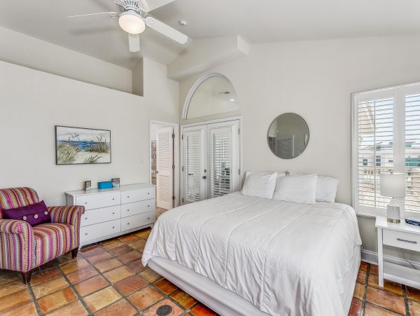 Confortable Pensacola Beach Home with Five Bedroom