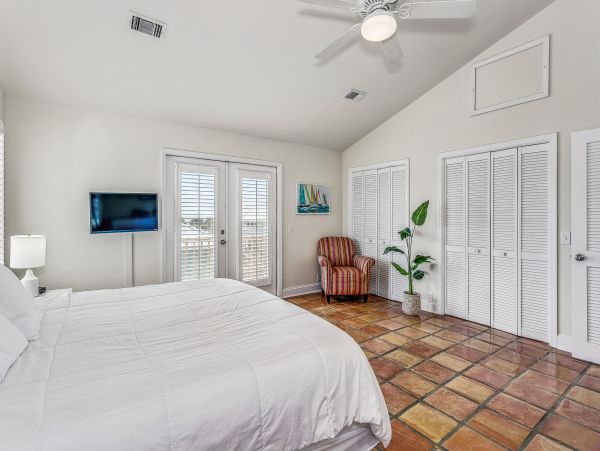 Confortable Pensacola Beach Home with Five Bedroom