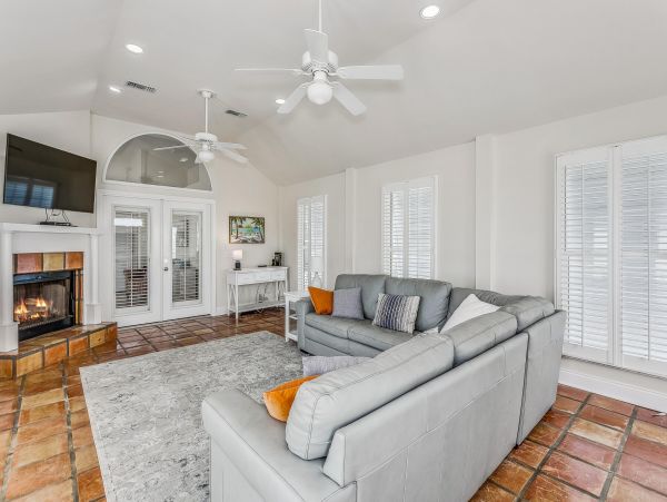 Confortable Pensacola Beach Home with Five Bedroom