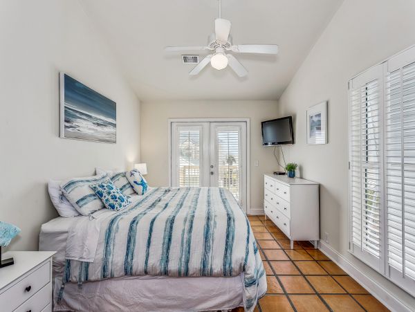Confortable Pensacola Beach Home with Five Bedroom