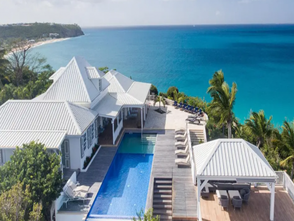 Modern Villa with 7 Bedrooms and Amazing Amenities