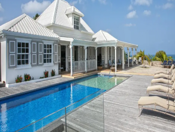 Modern Villa with 7 Bedrooms and Amazing Amenities