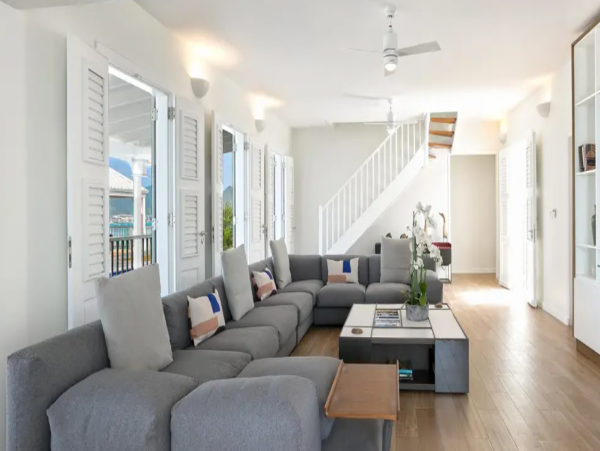 Modern Villa with 7 Bedrooms and Amazing Amenities