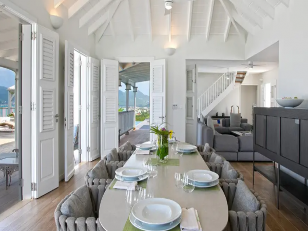 Modern Villa with 7 Bedrooms and Amazing Amenities