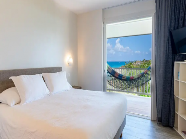 Modern Villa with 7 Bedrooms and Amazing Amenities
