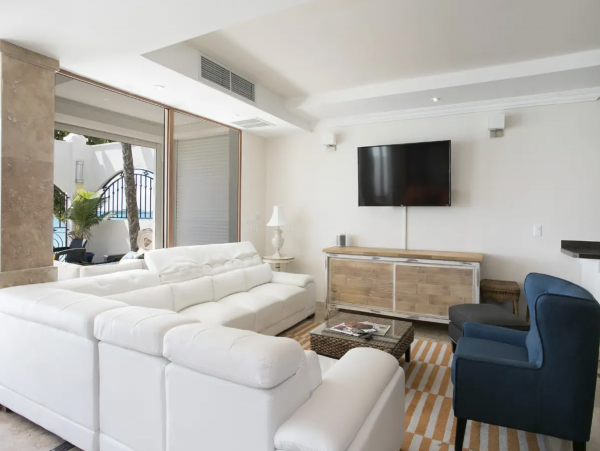 Six Bedroom Beachfront Vacation Rental in St. Martin