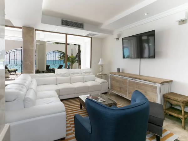 Six Bedroom Beachfront Vacation Rental in St. Martin