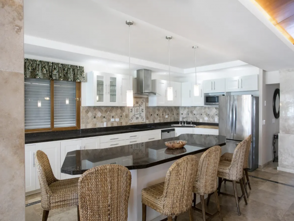 Six Bedroom Beachfront Vacation Rental in St. Martin